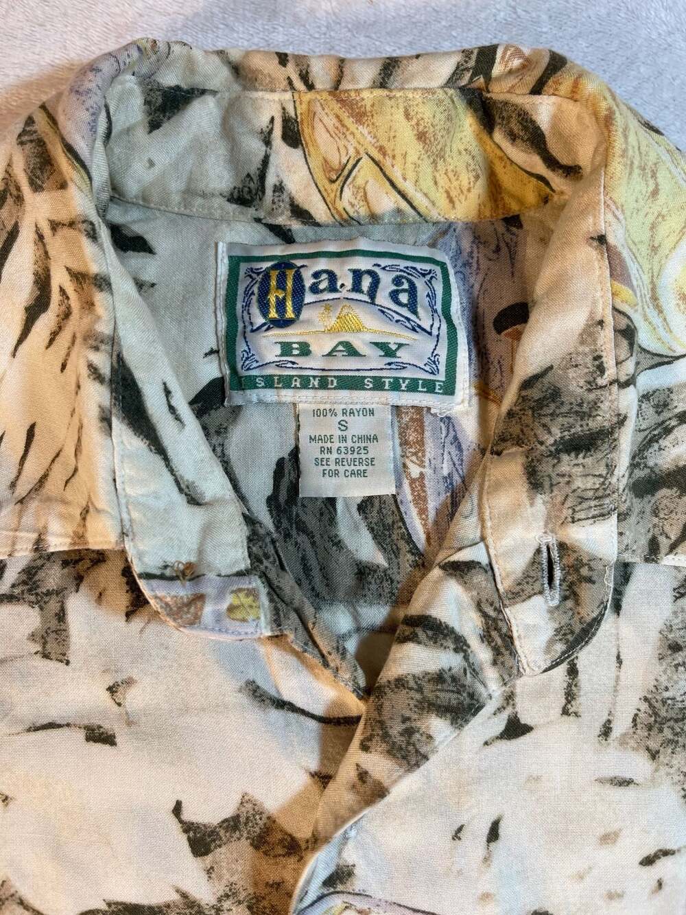 Hana Bay Island Style Vintage Classic Car Print Rayon Button Down Shirt